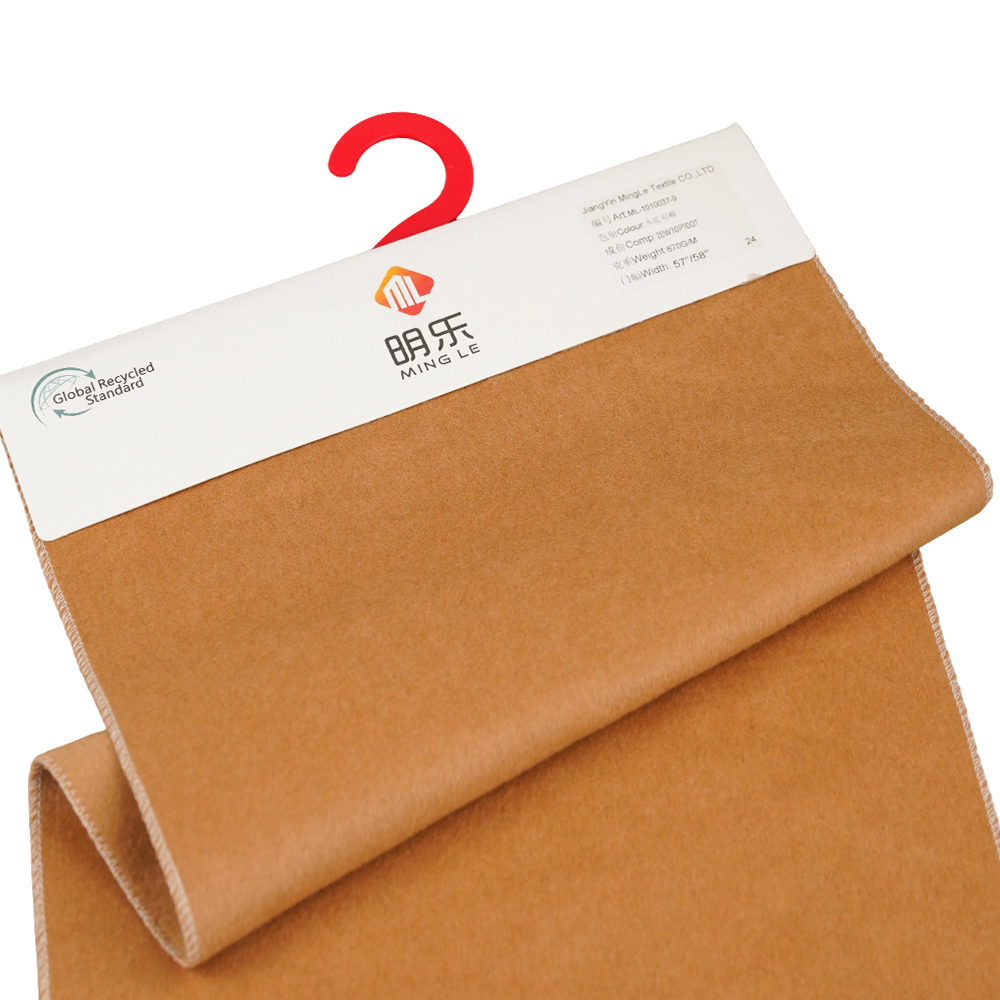 20 % villaa, 70 % polyesteriä, 10 % muuta kuitua, 870 G/M, kameli, kaksipuolinen villakangas, ML-110037-9