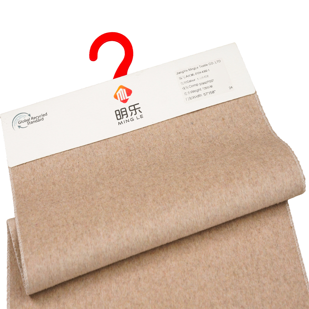 50 % villaa, 40 % polyesteriä, 10 % muuta kuitua, 720 G/M, papupastan väri, paksu kaksipuolinen villakangas, ML-0124-4382-1