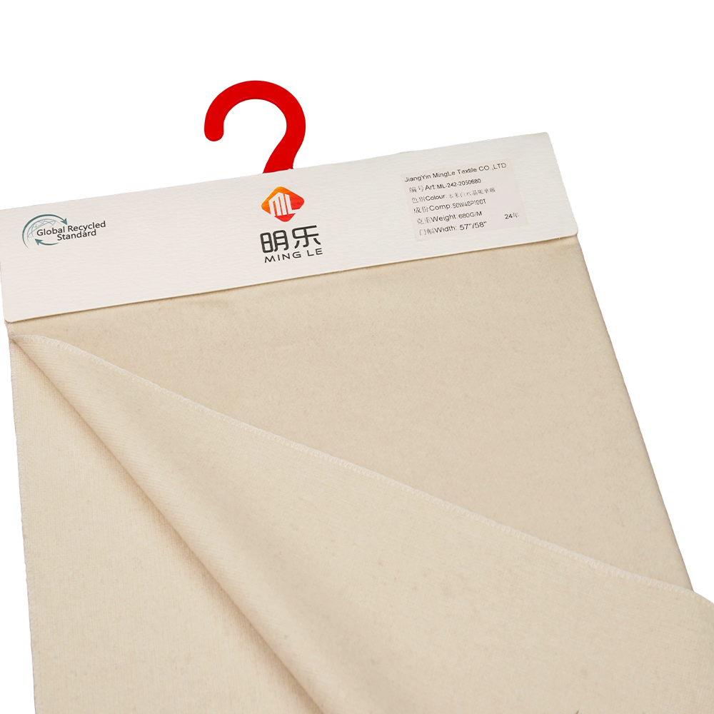 50 % villaa, 40 % polyesteriä, 10 % muuta kuitua, 680 G/M, beige, kristallivilla, yksipuolinen päällystys, ML-242-2050680