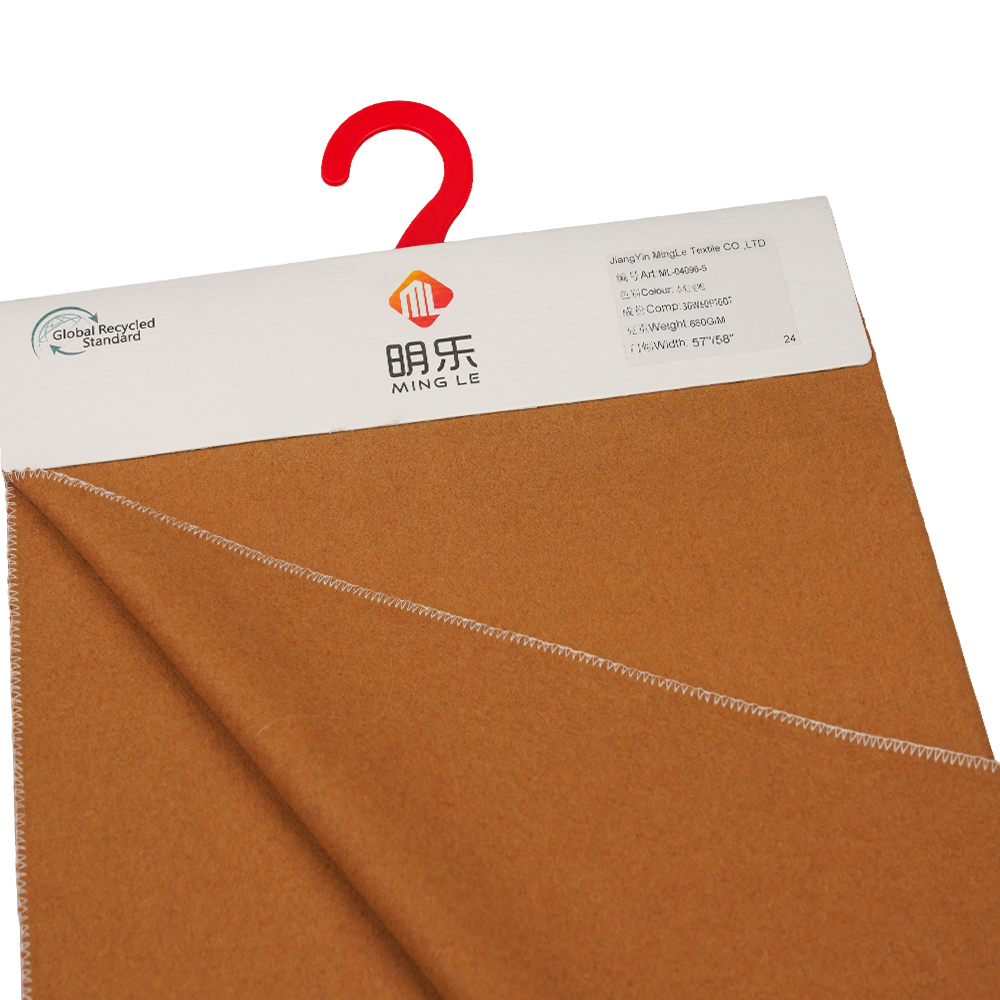 30 % villaa, 60 % polyesteriä, 10 % muuta kuitua, 680 G/M, ruskea vehnä, Melton-päällystyskangas, ML-04096-5