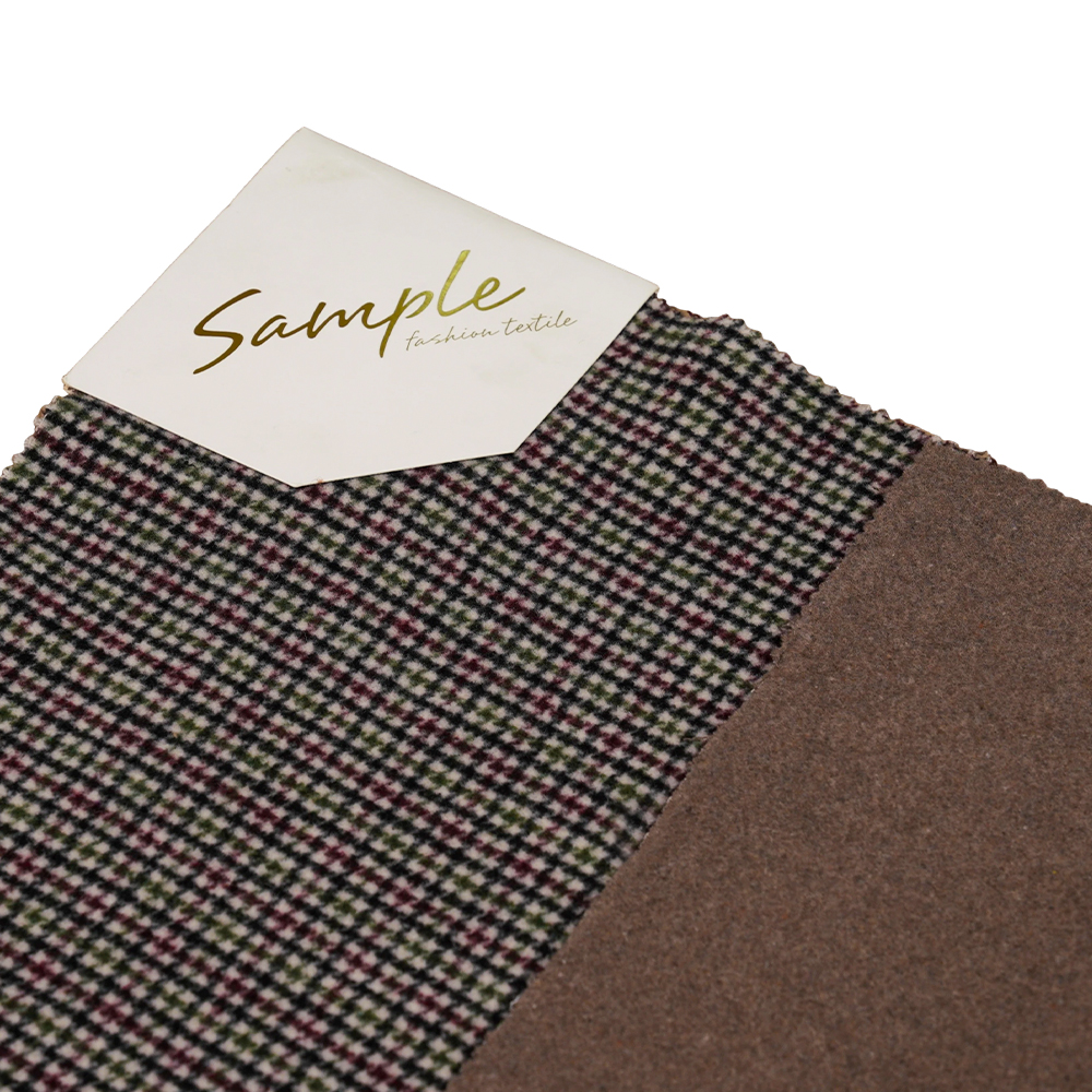 20 % villaa, 70 % polyesteriä, 10 % muuta kuitua, 800 G/M, väritarkistus, kaksipuolinen samettikangas, ML-4400-3