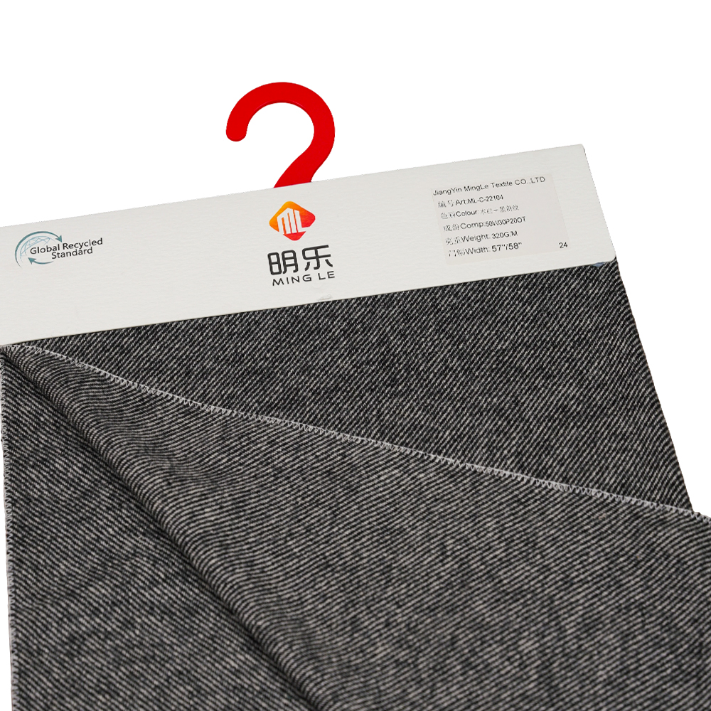 50 % villaa, 30 % polyesteriä, 20 % muuta kuitua, 320 G/M, luonnonvalkoinen + musta, twill flanellikangas, ML-C-22104