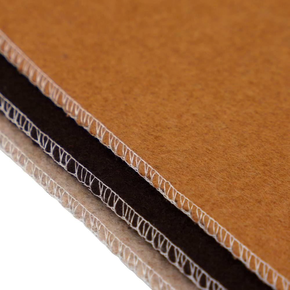 20 % villaa, 70 % polyesteriä, 10 % muuta kuitua, 870 G/M, kameli, kaksipuolinen villakangas, ML-110037-9