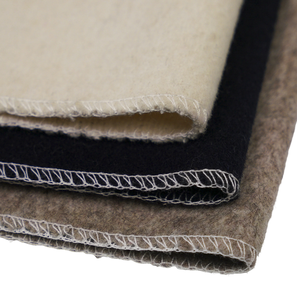 50 % villaa, 40 % polyesteriä, 10 % muuta kuitua, 680 G/M, beige, kristallivilla, yksipuolinen päällystys, ML-242-2050680