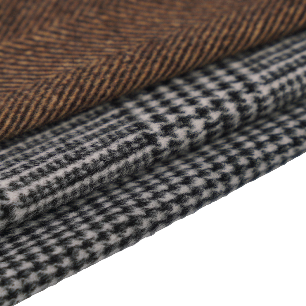 30 % villaa, 70 % muuta kuitua, 630 G/M, kameli/ruskea, kalanruoto, yksipuolinen päällystyskangas, ML-222030-7B