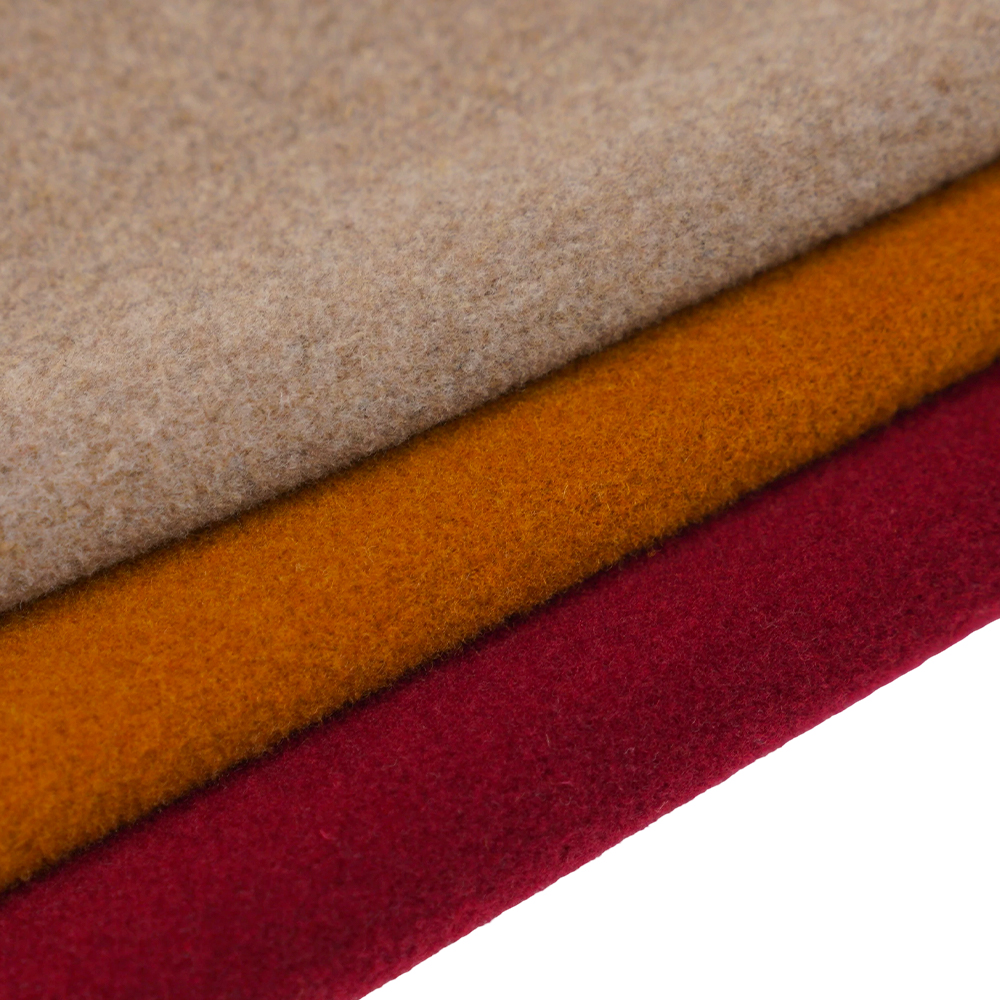 50 % villaa, 50 % muuta kuitua, 750 G/M, keltainen kameli, samettikangas, ML-DALAN-D