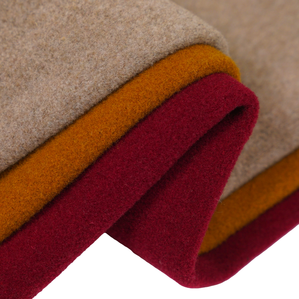 50 % villaa, 50 % muuta kuitua, 750 G/M, keltainen kameli, samettikangas, ML-DALAN-D