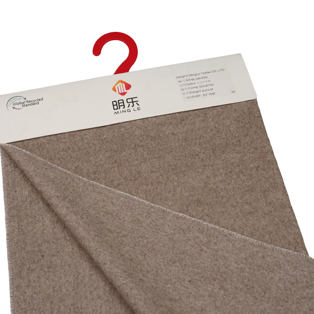 55 % villaa, 40 % polyesteriä, 5 % muuta kuitua, 620 G/M, paputahna, yksipuolinen päällystys, kangas ML-249-5520